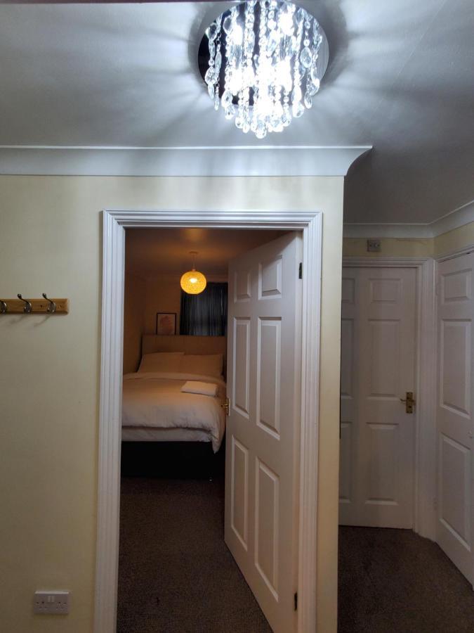Lovely 2 Bed Flat/Apt In East London- Nice Estate. Dagenham Exterior photo