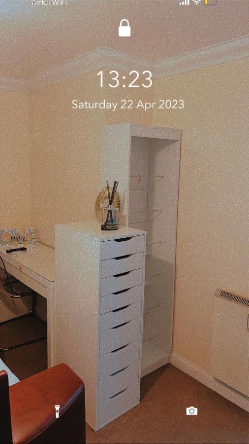 Lovely 2 Bed Flat/Apt In East London- Nice Estate. Dagenham Exterior photo